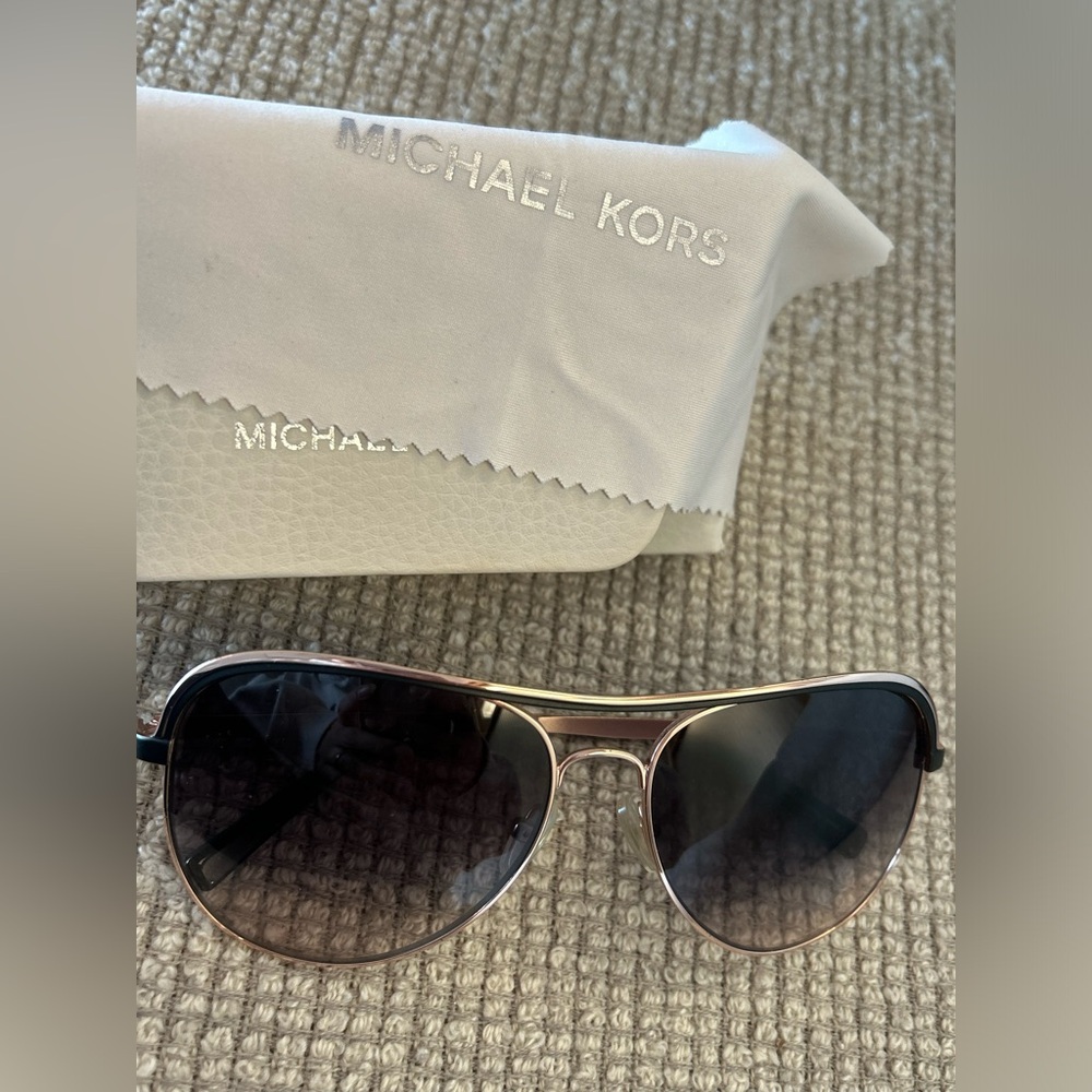 MICHAEL KORS Vivianna Sunglasses